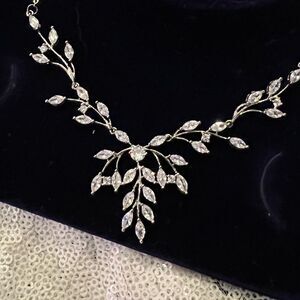 EUC Necklace and earrings set cocktail dress bridal set prom formal crystal